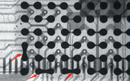 BGA X 射线分析显示 PCB 上的焊球缺陷