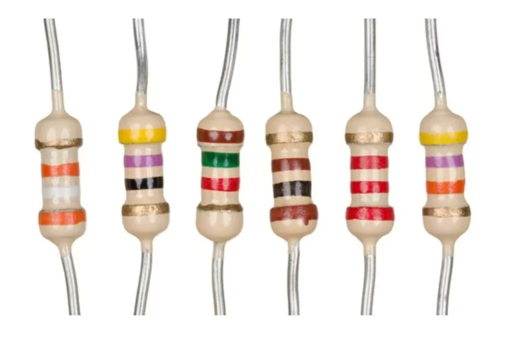 带色带的通孔电阻器,用于电阻识别。 带色带的通孔电阻器,用于电阻识别。
