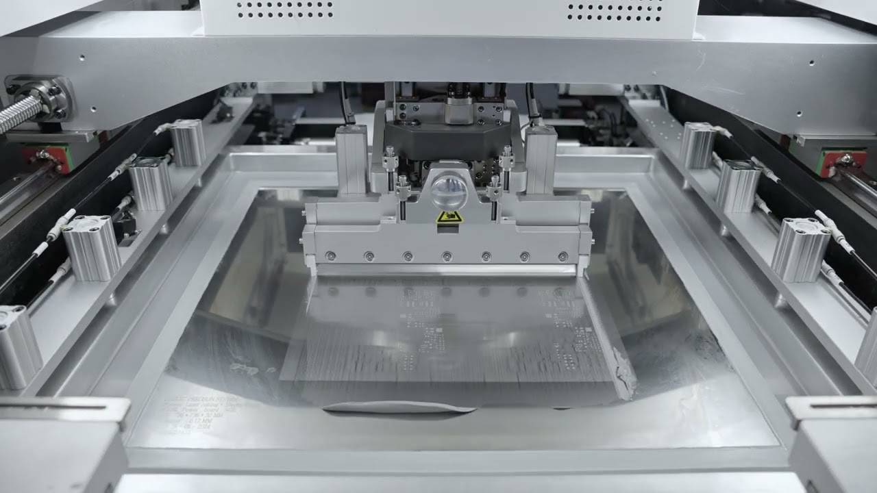 使用模板打印机在 PCB 上涂覆锡膏进行 SMT 组装 使用模板打印机在 PCB 上涂覆锡膏进行 SMT 组装