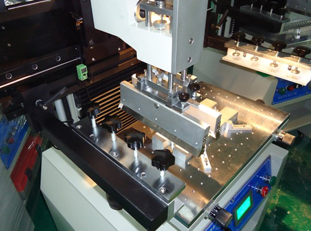 用于 PCB 上 SMT 助焊剂应用的模板印刷 用于 PCB 上 SMT 助焊剂应用的模板印刷