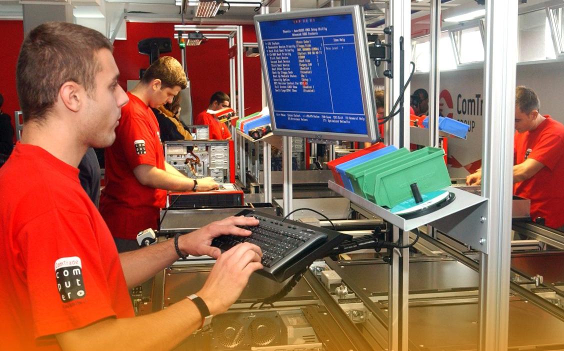 确保 SMT 组装过程符合 REACH 标准的团队 确保 SMT 组装过程符合 REACH 标准的团队