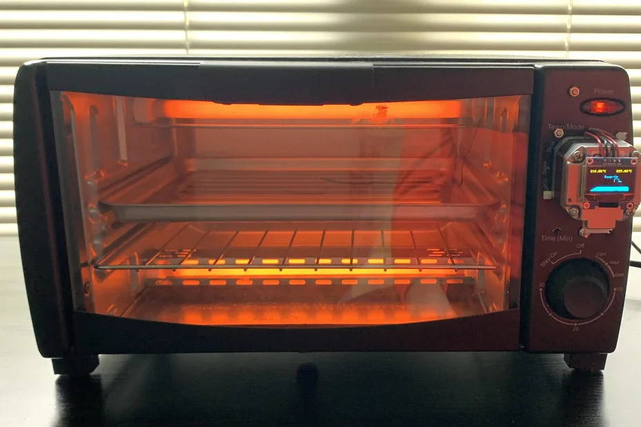 烤箱内的热电偶设置用于温度监测