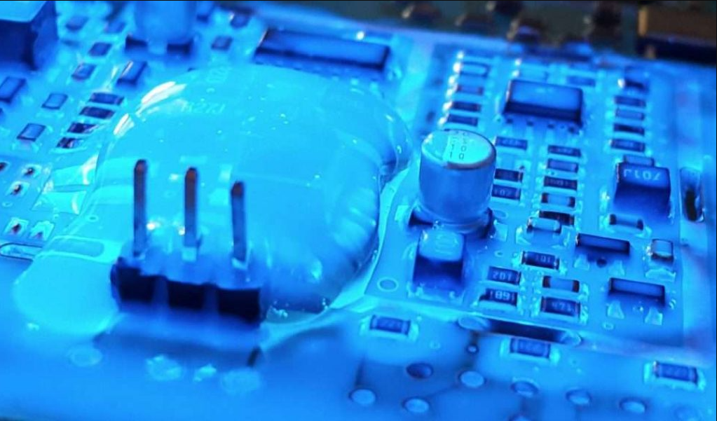 应用保形涂层,在恶劣环境中保护 PCB 应用保形涂层,在恶劣环境中保护 PCB