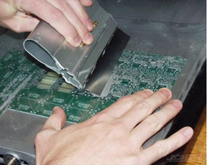 用于 SMT 组装的 PCB 上的焊膏应用