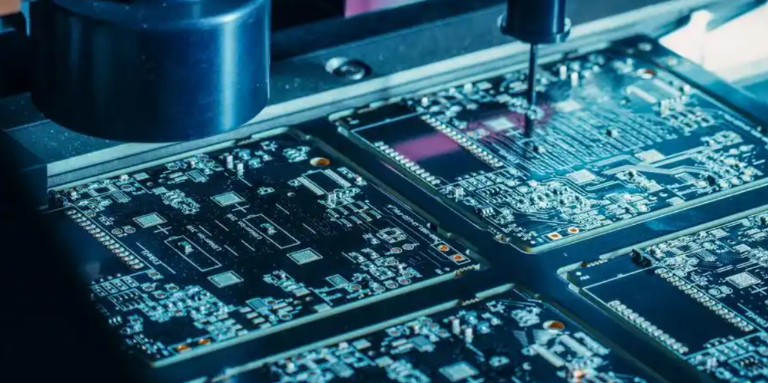 紧凑型物联网设备,采用优化的单层 PCB 设计。 紧凑型物联网设备,采用优化的单层 PCB 设计。