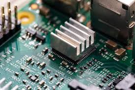 带有热通孔和散热器的智能家居 PCB 用于热管理